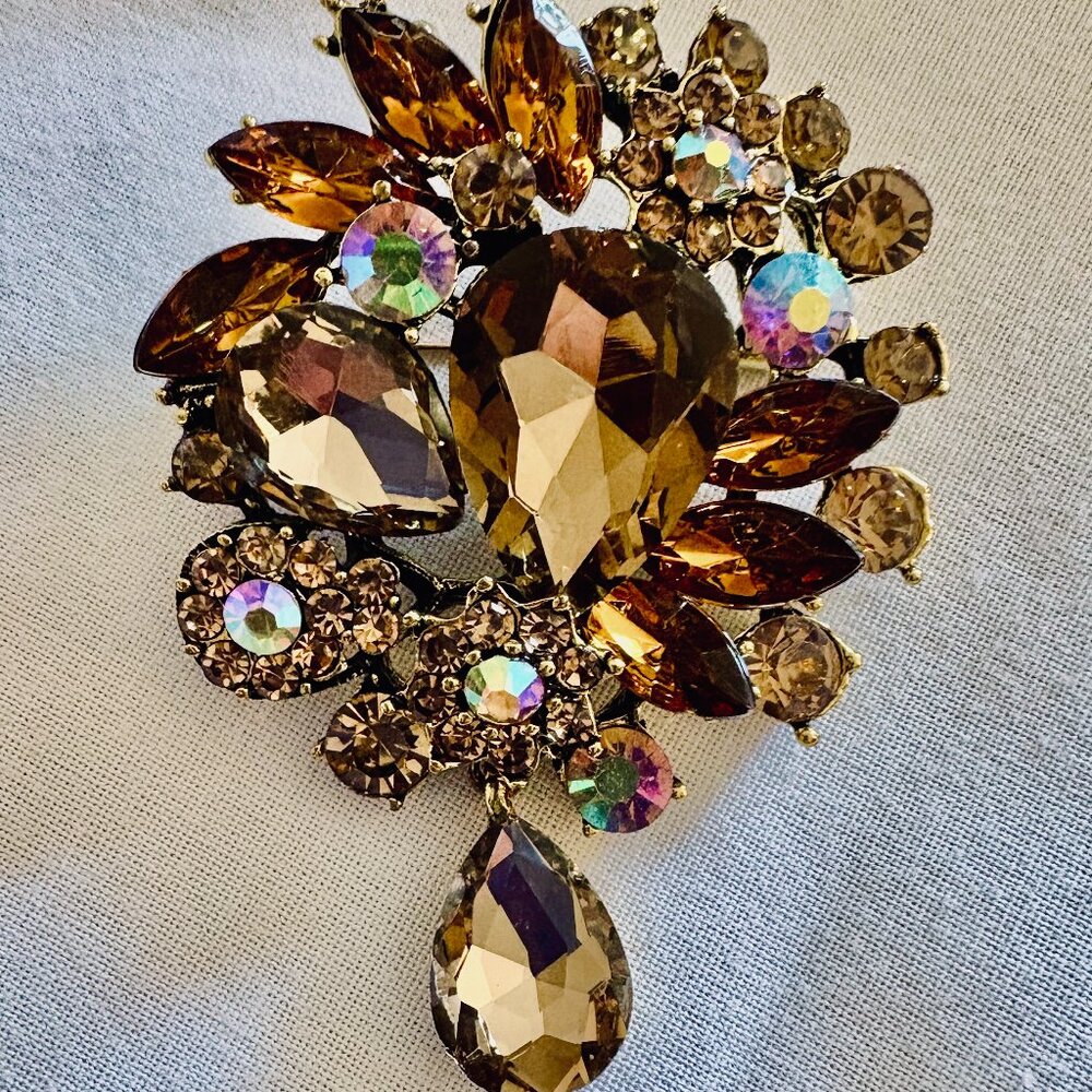 Topaz Brown Rhinestone Brooch Pin Gold Crystal Dangle